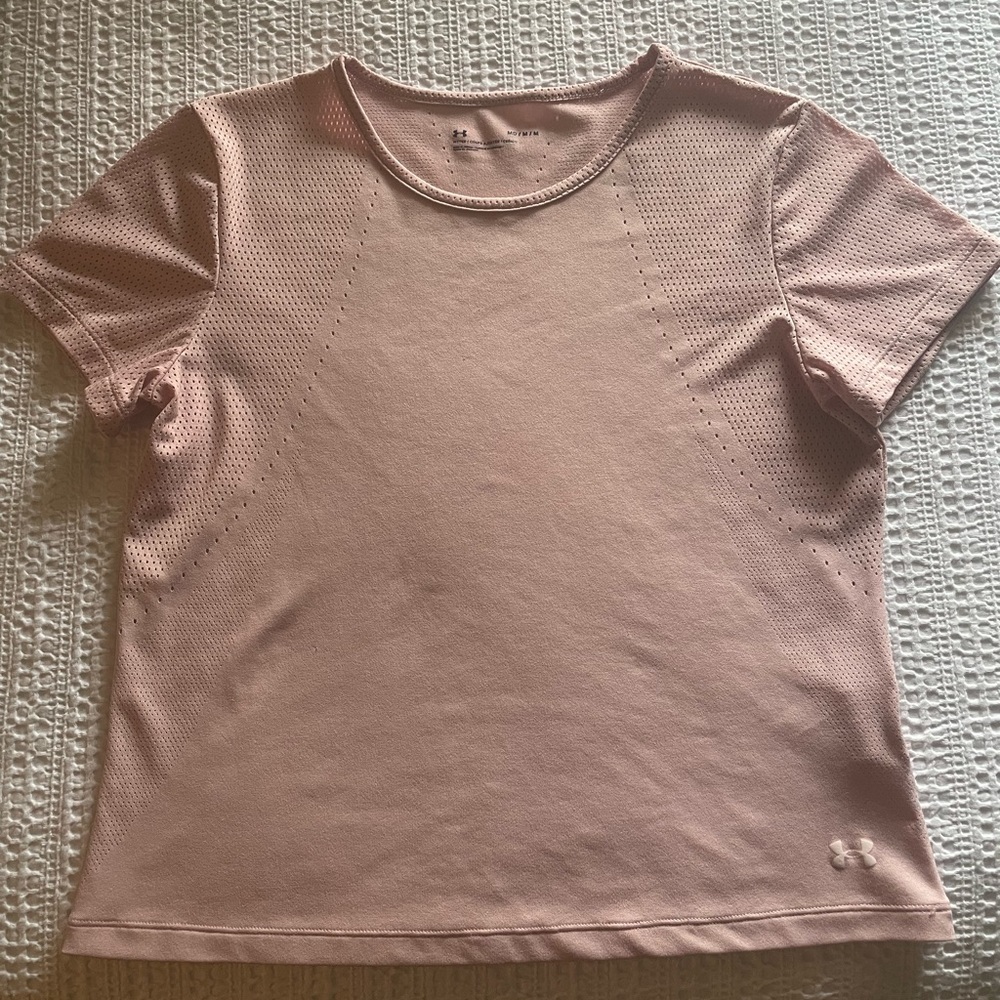 Under Armour Women’s Blush Pink Fitted Ventilated Tee Medium